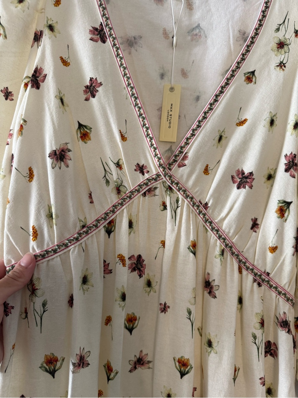 MAX STUDIO Whimsy Floral Maxi Dress with V-Neck and Puff Sleeves-Medium - Picture 5 of 11